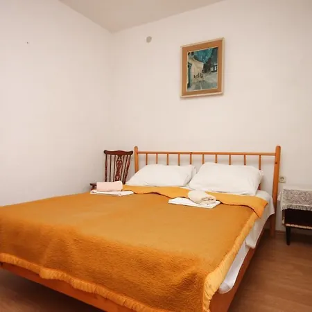 6820c Apartment Gradac (Split-Dalmatia)
