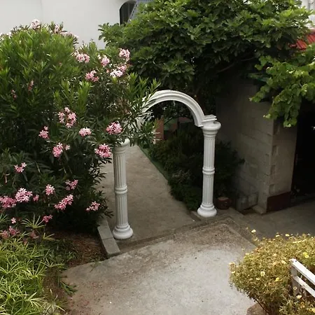 Apartment 6820c Gradac (Split-Dalmatia)
